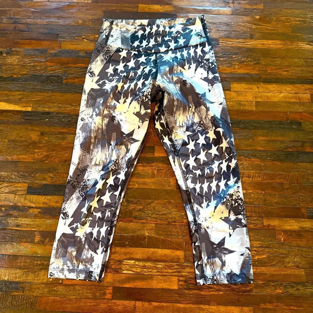 KOS USA RN# 85938 black gray white stars & stripes capri leggings, small